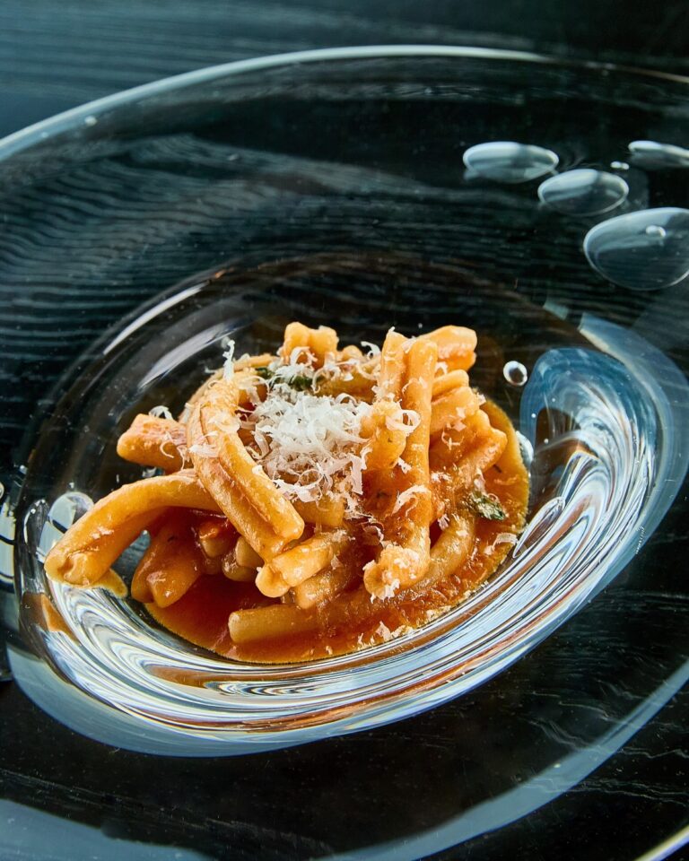 Il Ristorante Alain Ducasse Napoli e Pastificio 28 pastai insieme nel segno dello Scarpariello